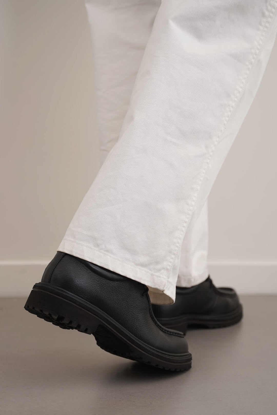 BLACK LEATHER MOC TOE SHOES