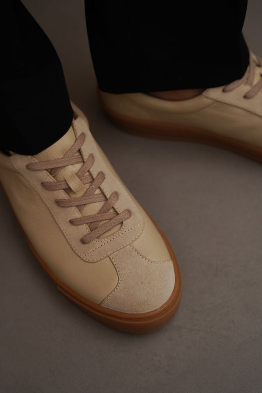TAUPE LOW-TOP LEATHER SNEAKERS