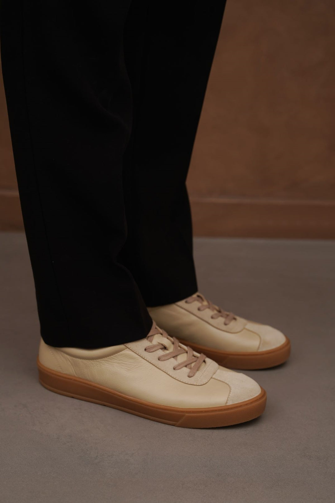 TAUPE LOW-TOP LEATHER SNEAKERS
