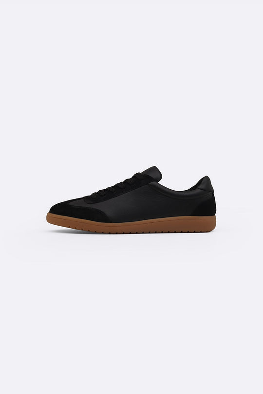 BLACK STREETWEAR LOW-TOP LEATHER SNEAKERS