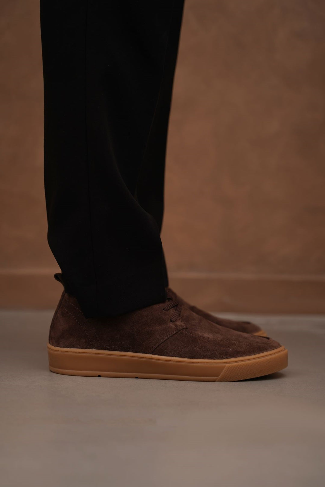 COFFEE LOW-TOP LEATHER SNEAKERS