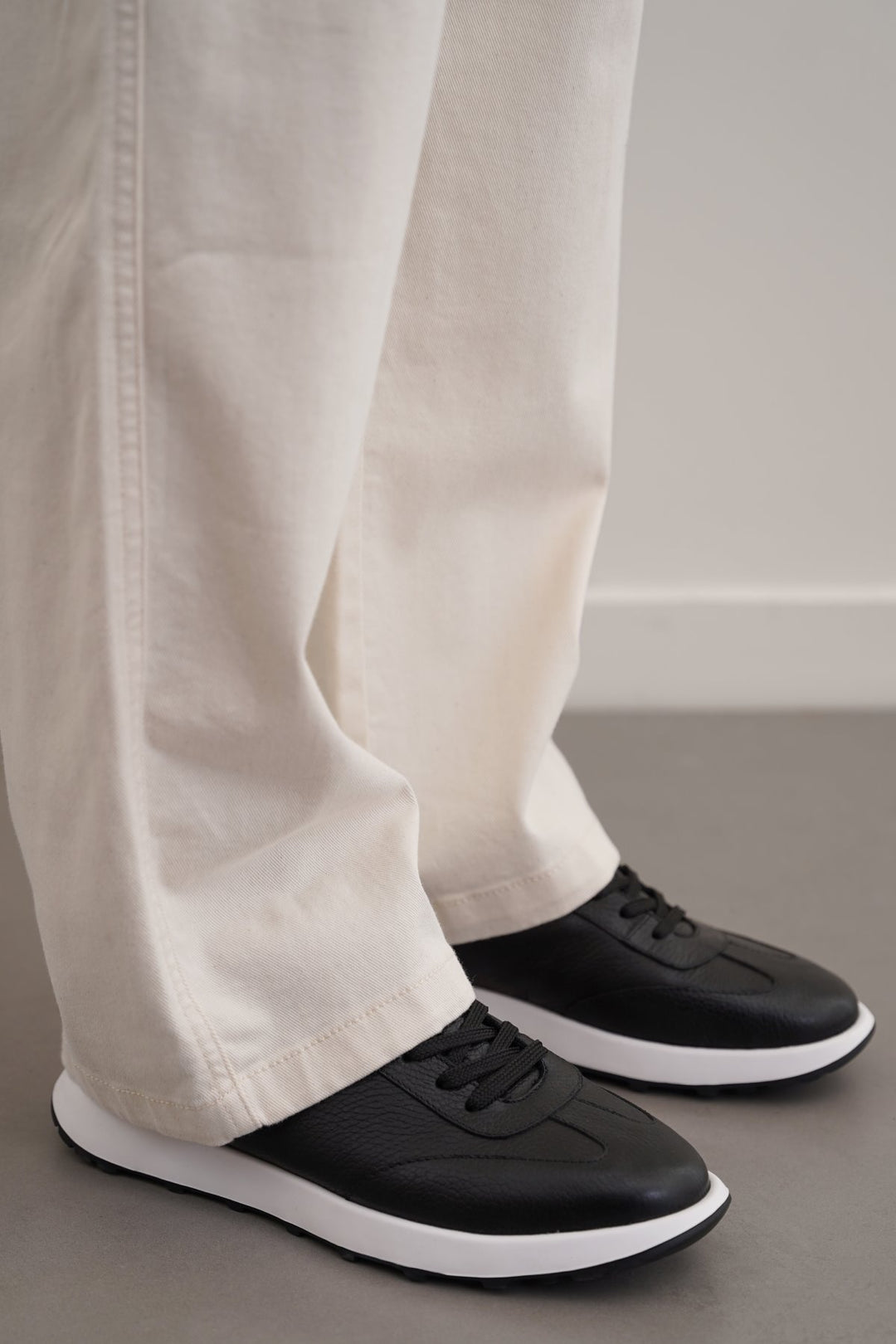 BLACK AIR LEATHER SNEAKERS