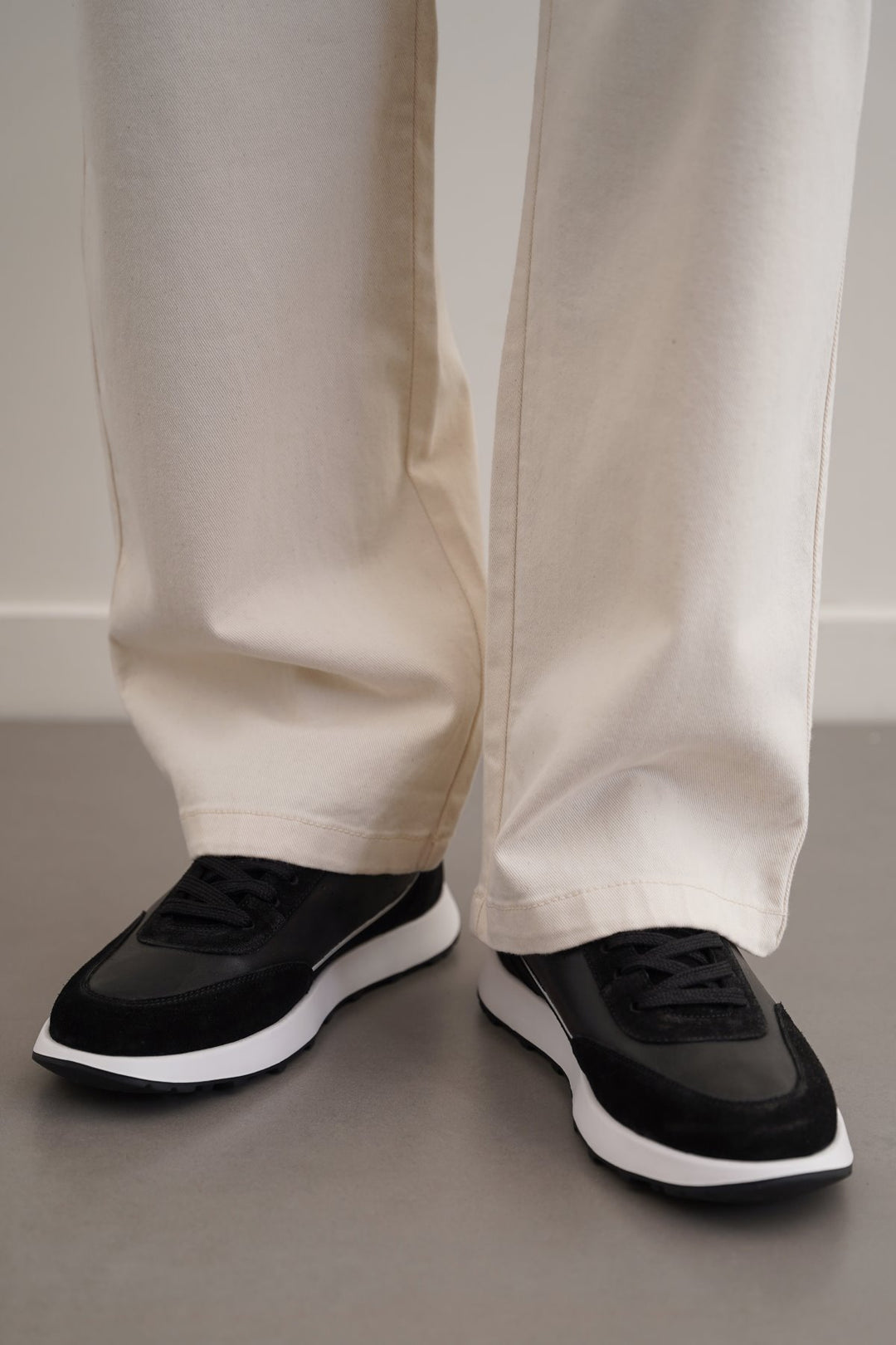 BLACK AIR LEATHER SNEAKERS