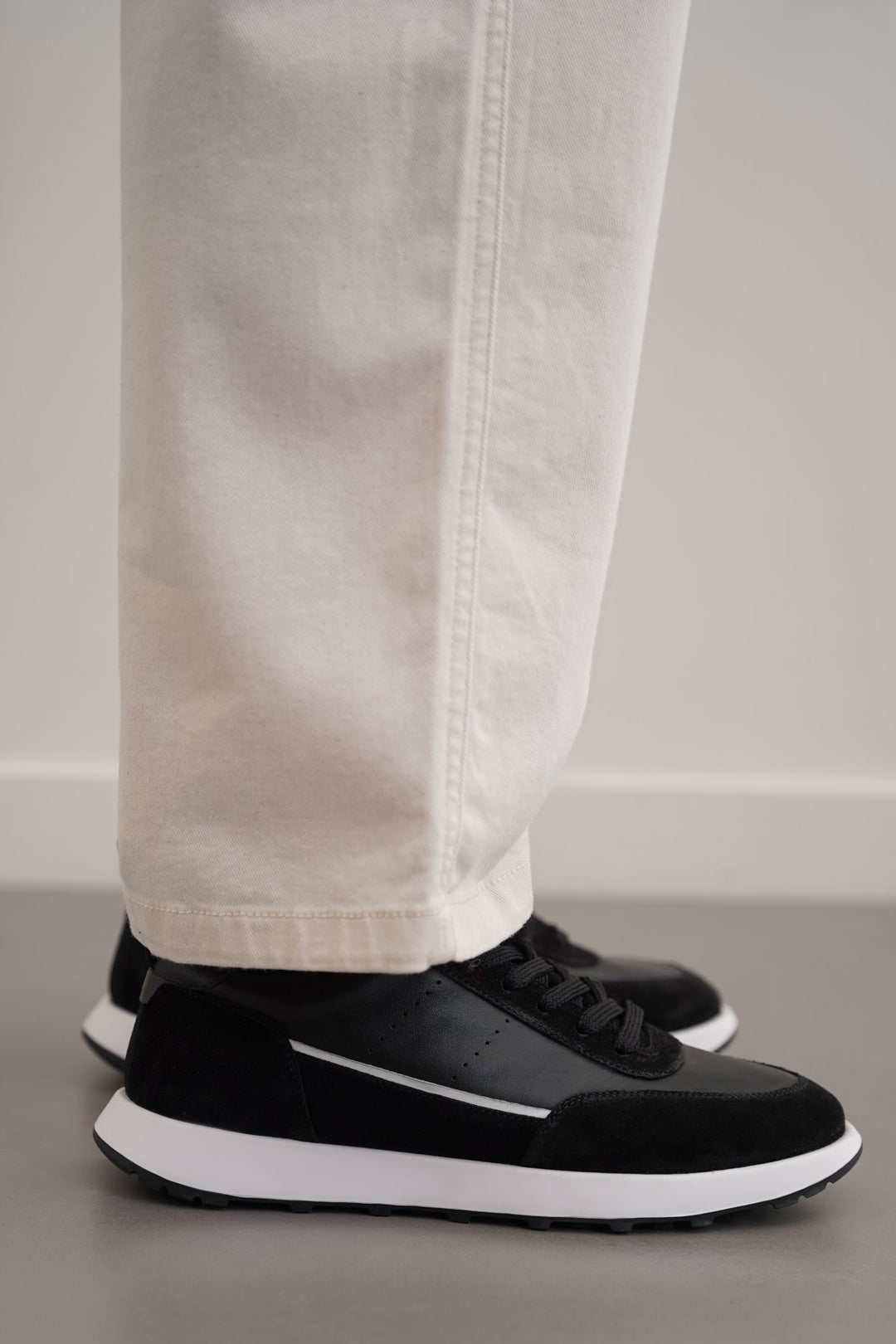 BLACK AIR LEATHER SNEAKERS