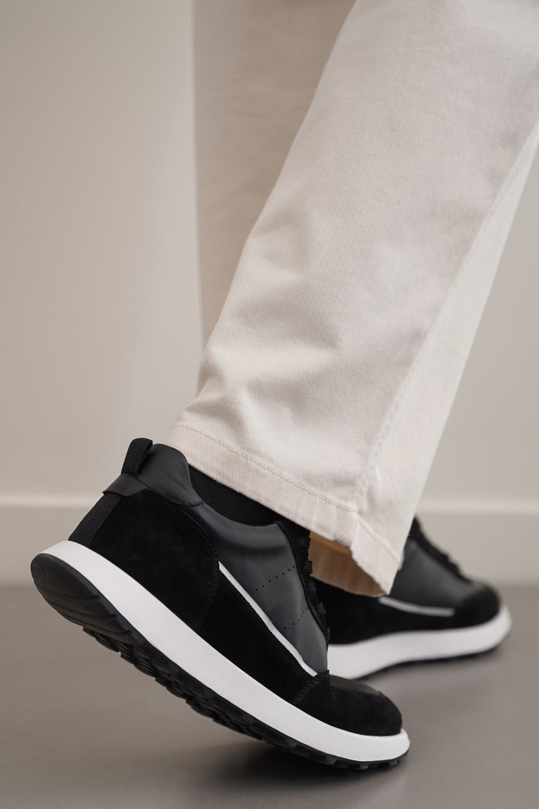 BLACK AIR LEATHER SNEAKERS