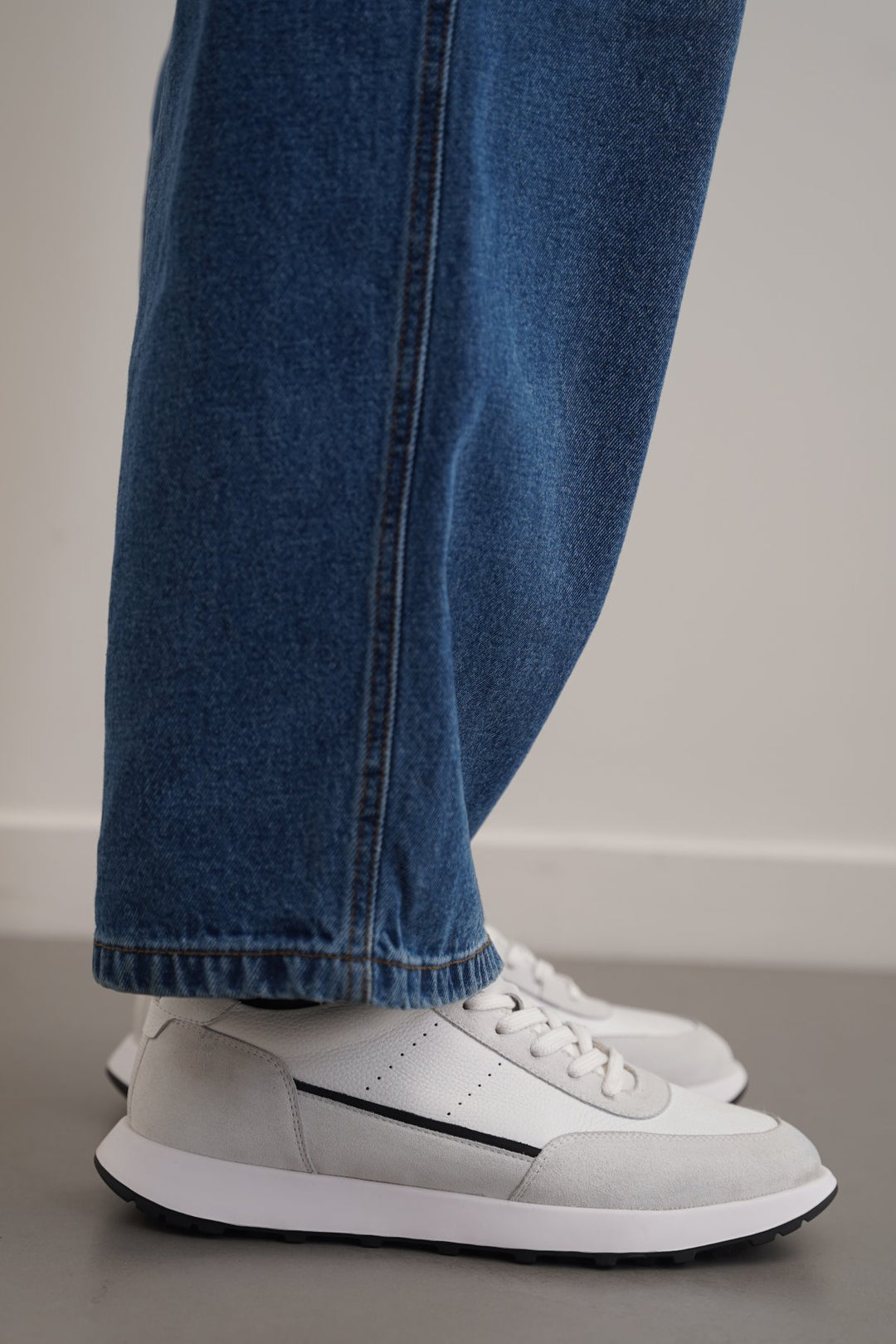 WHITE AIR LEATHER SNEAKERS