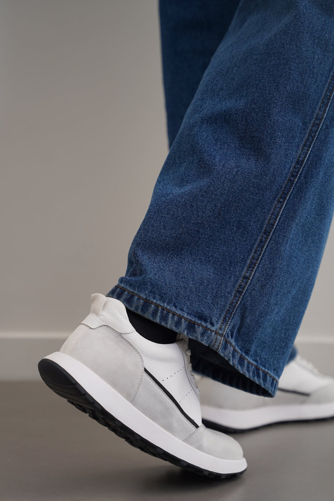 WHITE AIR LEATHER SNEAKERS