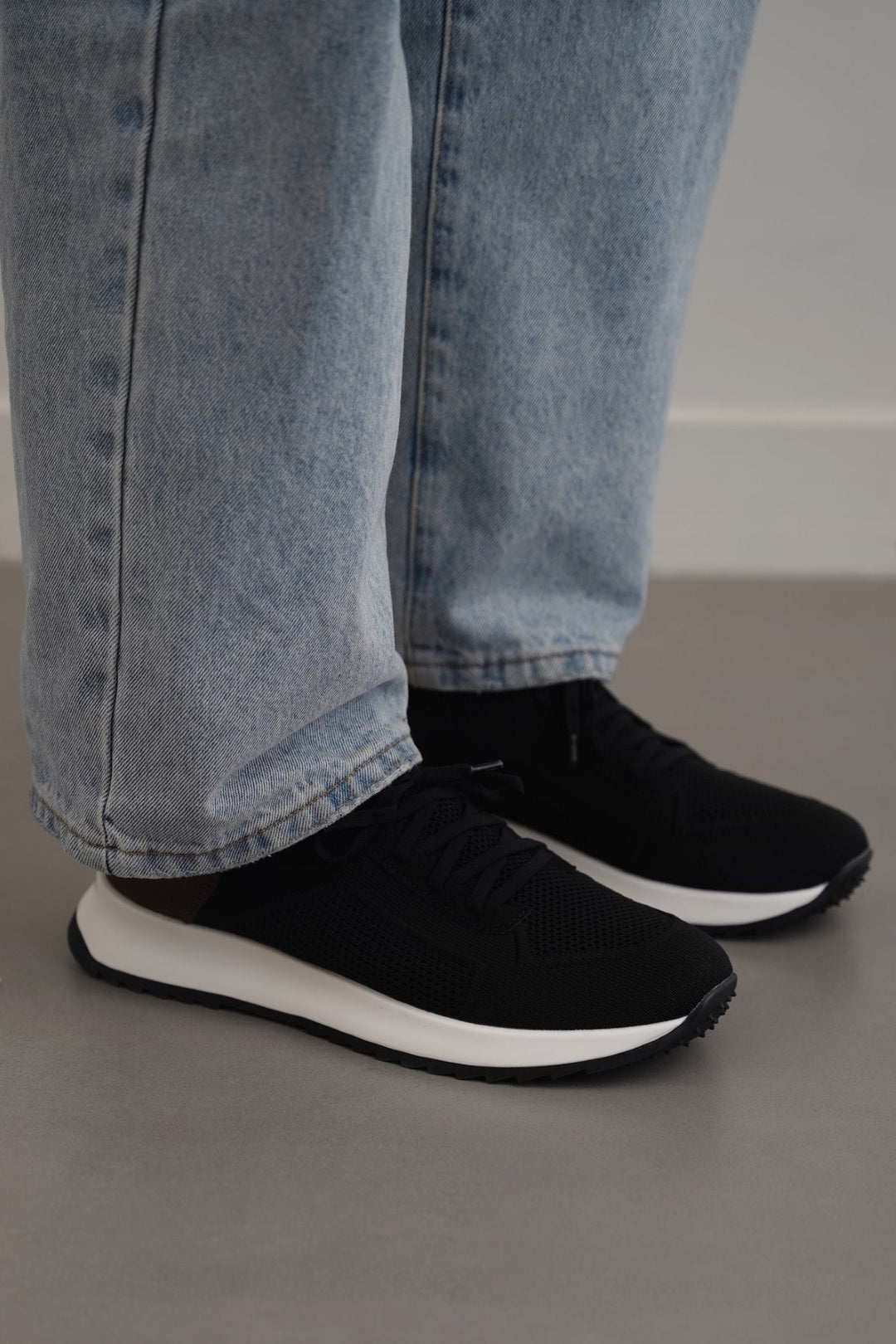 BLACK LACE-UP KNIT SNEAKERS
