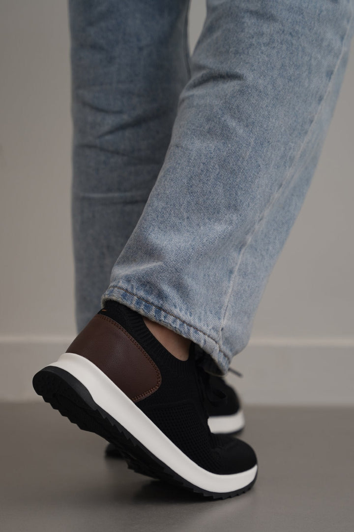 BLACK LACE-UP KNIT SNEAKERS