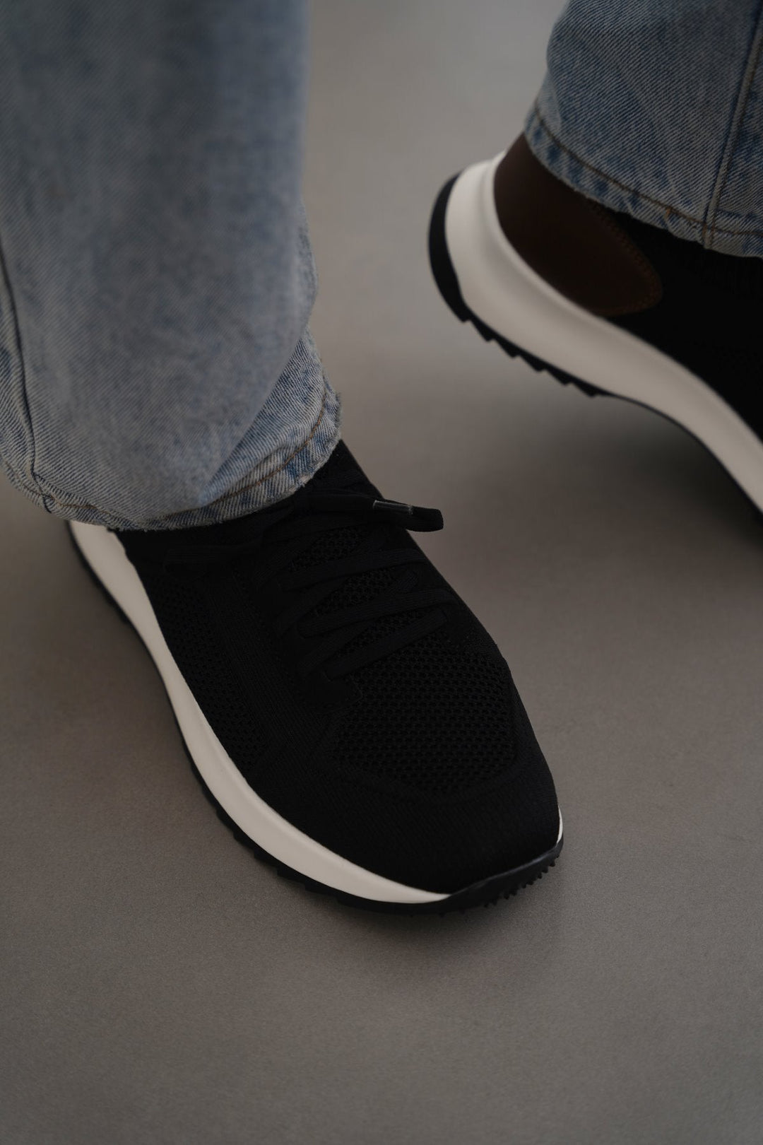 BLACK LACE-UP KNIT SNEAKERS