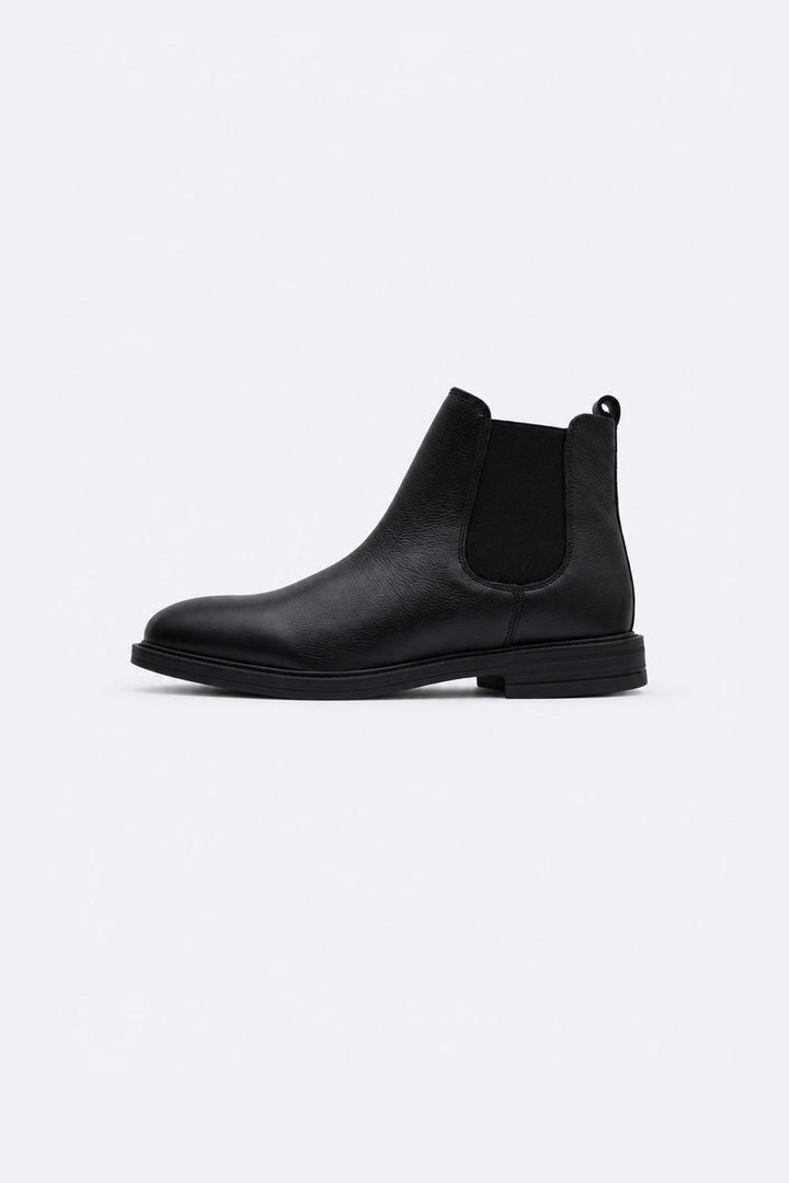 BLACK GRAINED LEATHER CHELSEA BOOTS
