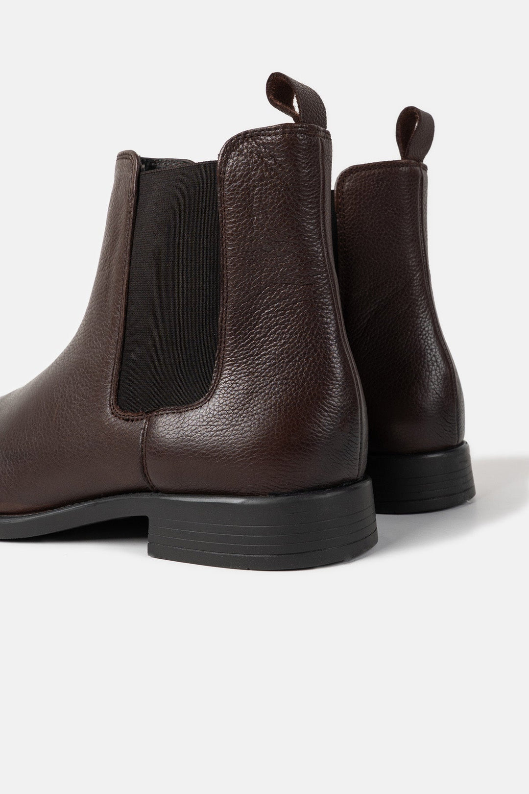 SLEEK LEATHER CHELSEAS