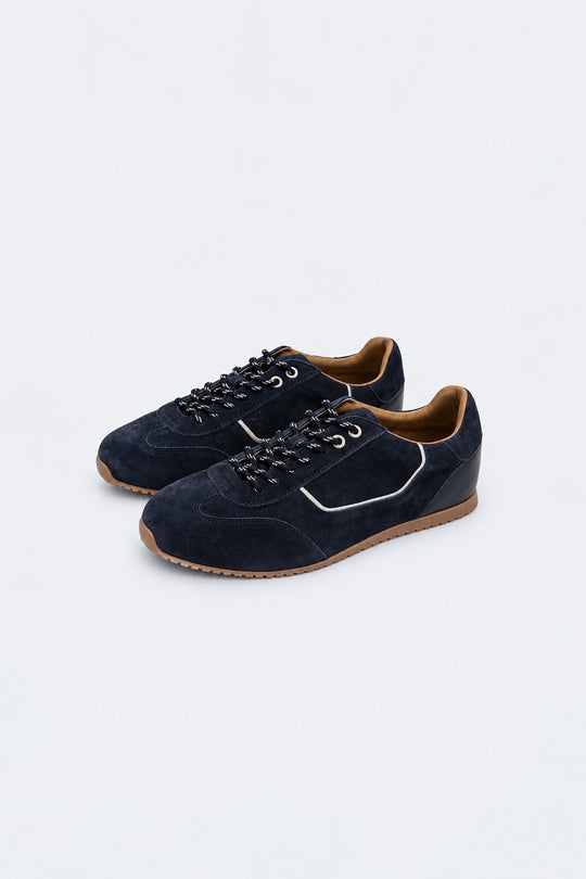 SLEEK LEATHER SNEAKERS