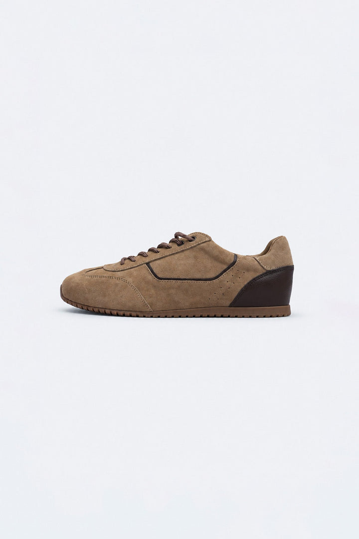 SLEEK LEATHER SNEAKERS