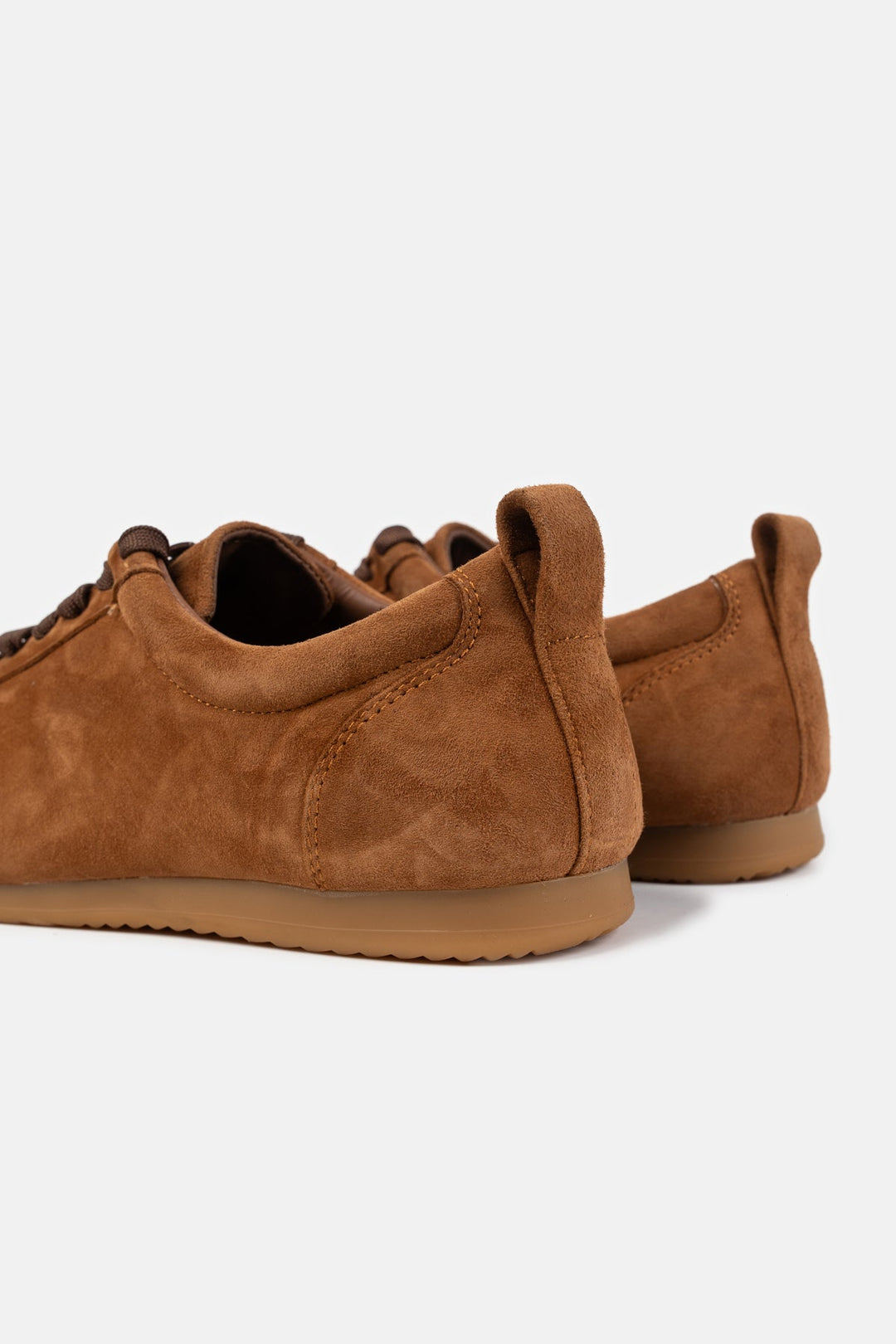 BROWN LOW-TOP SUEDE SNEAKERS
