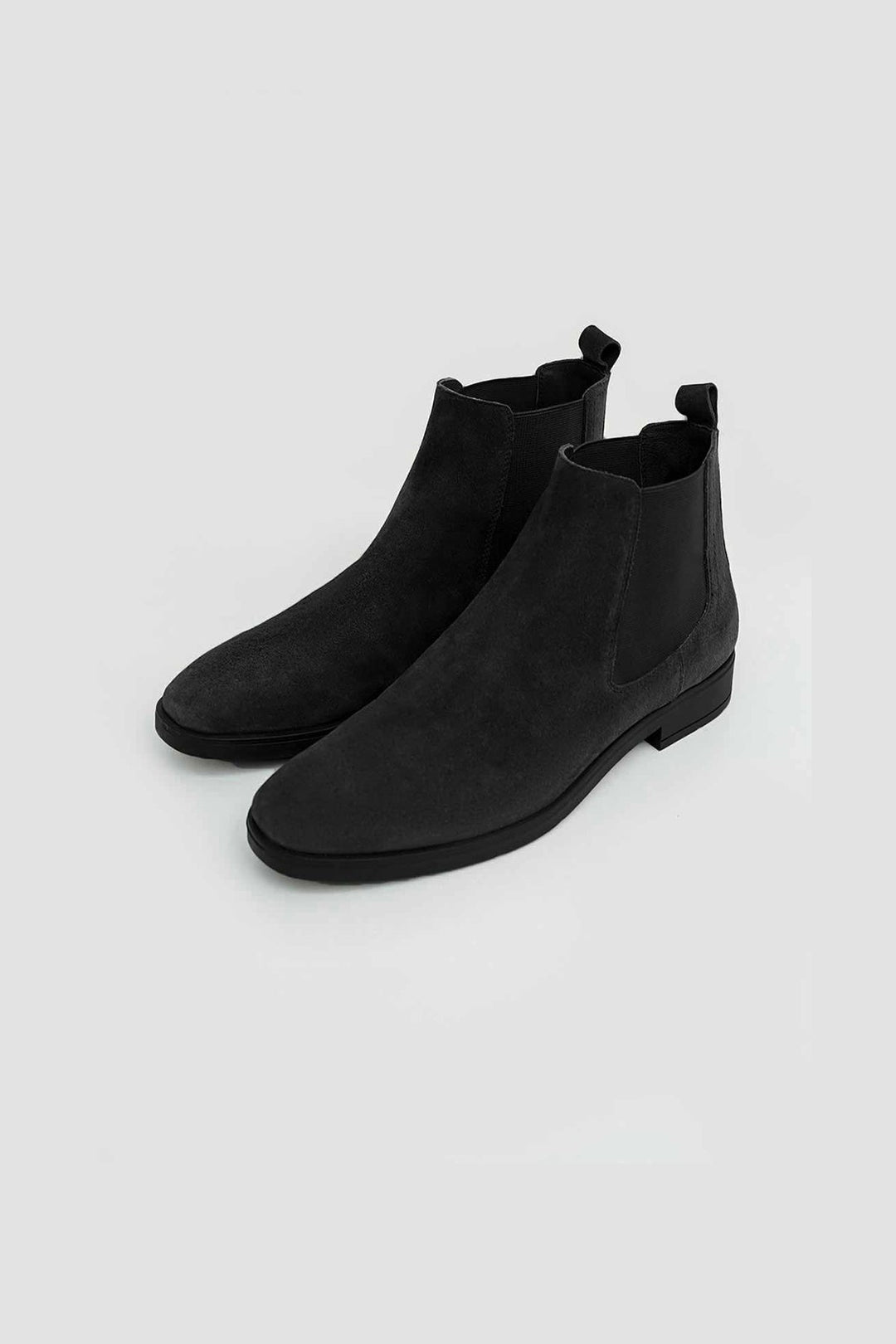BLACK CLASSIC CHELSEA BOOTS