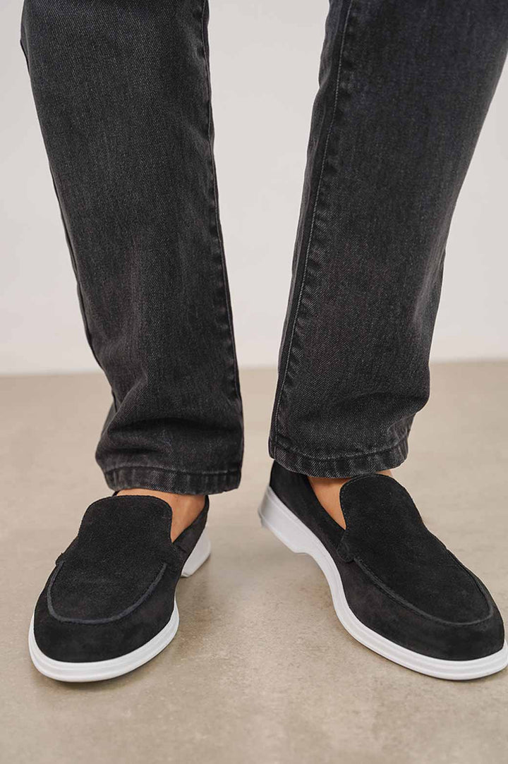 BLACK COMFORTABLE LEATHER LOAFERS