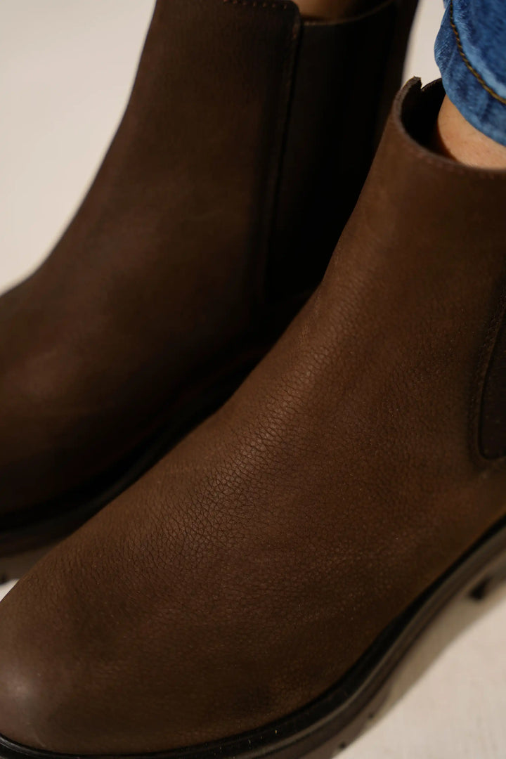 CHOCOLATE CHELSEA SUEDE BOOT