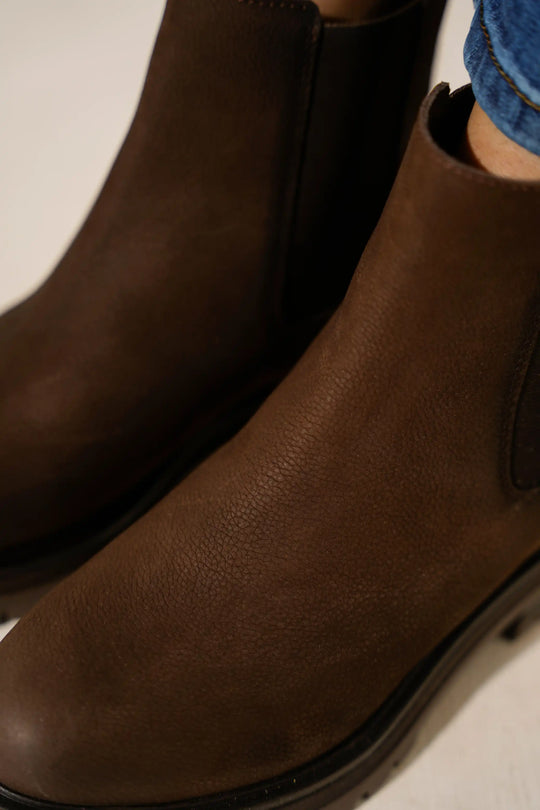 CHOCOLATE CHELSEA SUEDE BOOT