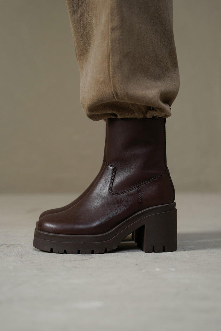 DARK BROWN LEATHER PLATFORM BOOTS