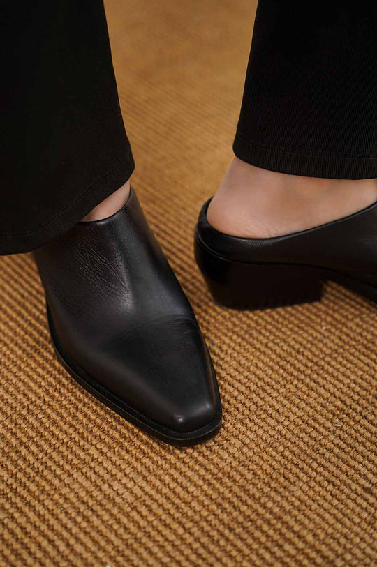 BLACK LEATHER BOOT MULES