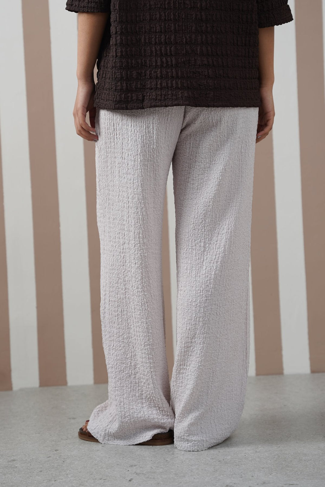 OFF WHITE TEXTURED STRETCHY PANTS