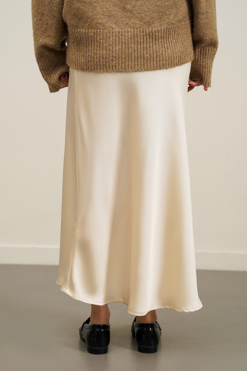 CREAM SATIN LONG SKIRT