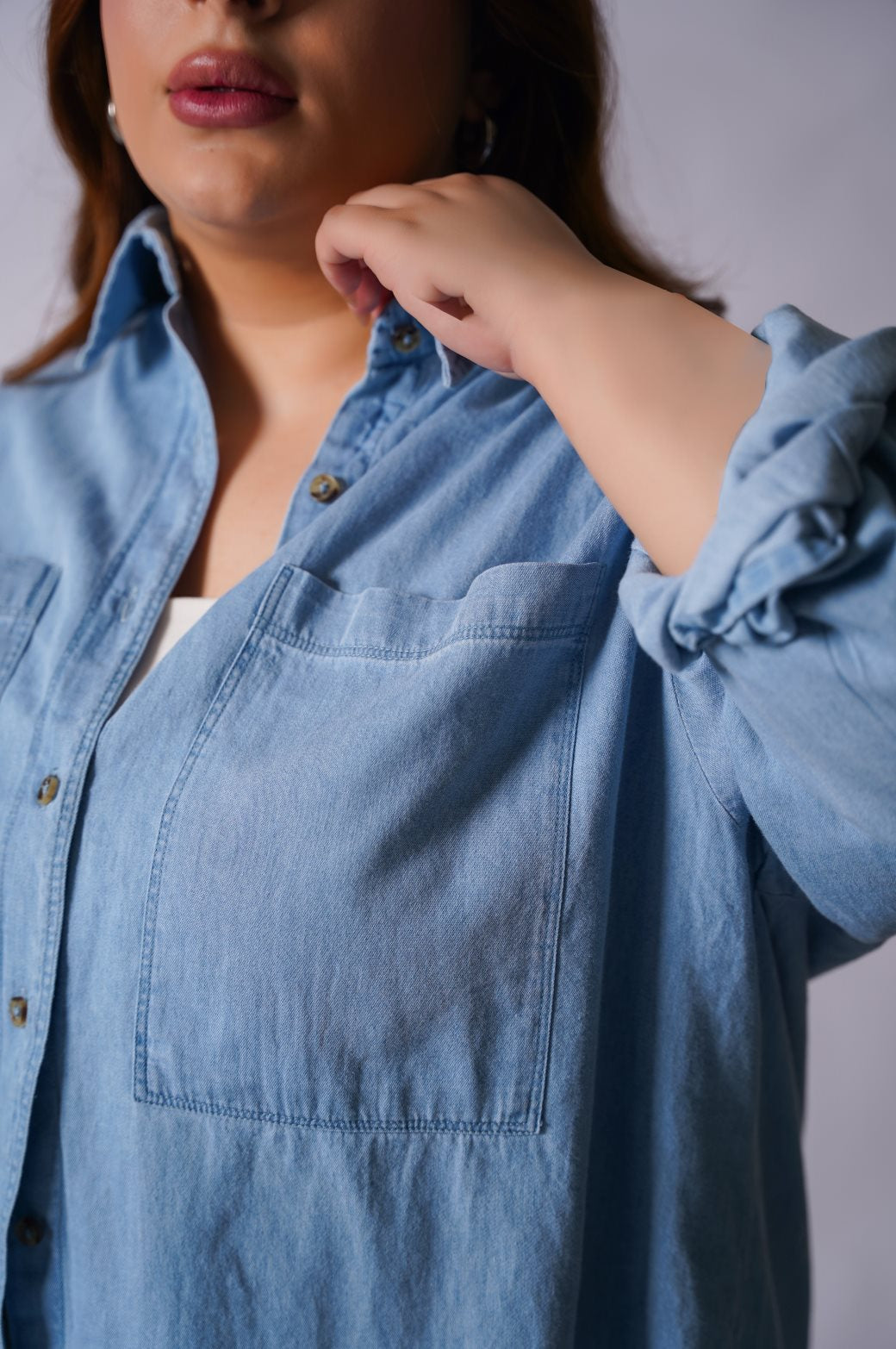 MID BLUE CURVE DENIM SHIRT