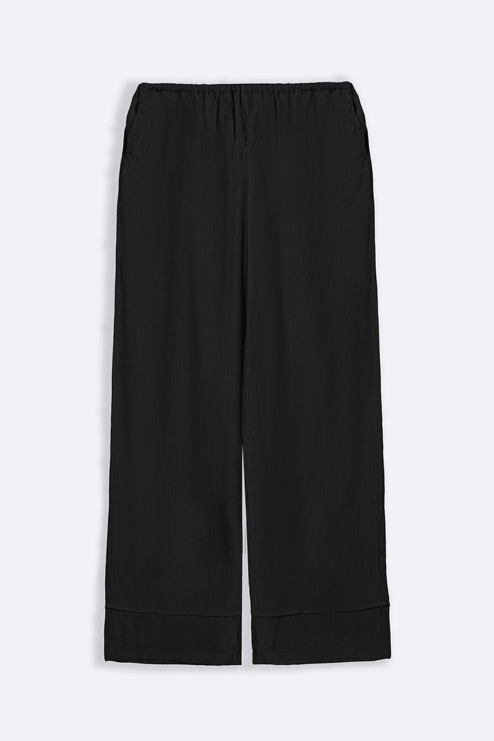 BLACK FLOWY TEXTURED PANTS