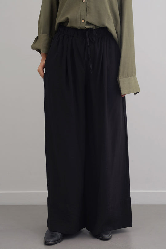 BLACK TEXTURED PALAZZO PANTS