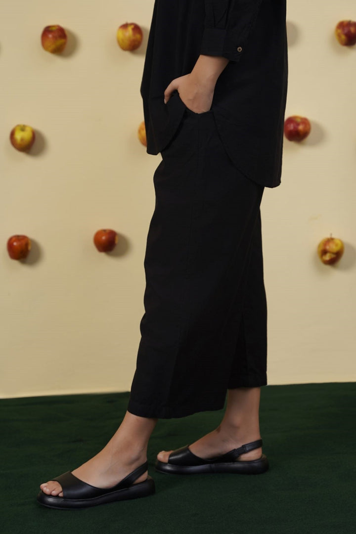 BLACK ESSENTIAL COTTON CULOTTES