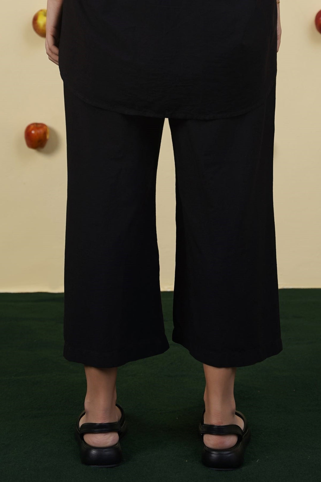 BLACK ESSENTIAL COTTON CULOTTES