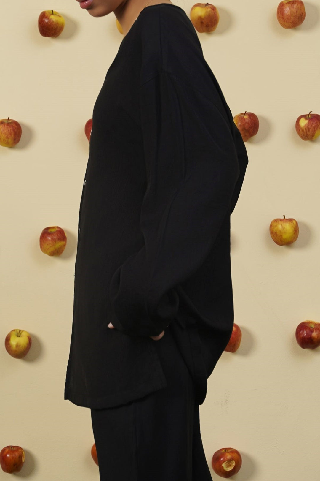BLACK FLOWY TEXTURED BLOUSE