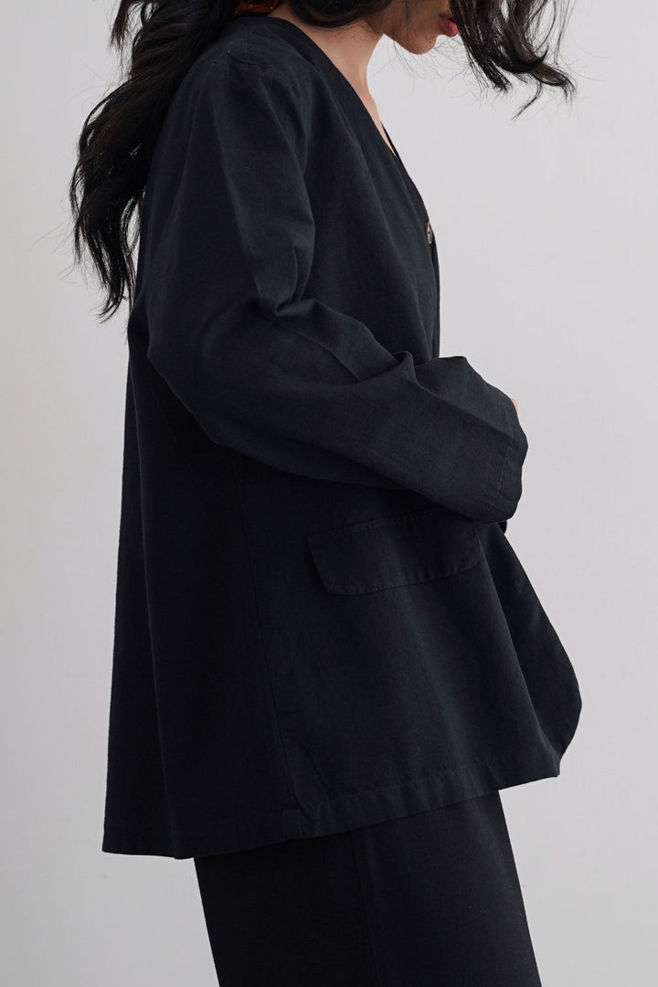 BLACK COLLARLESS LINEN BLAZER