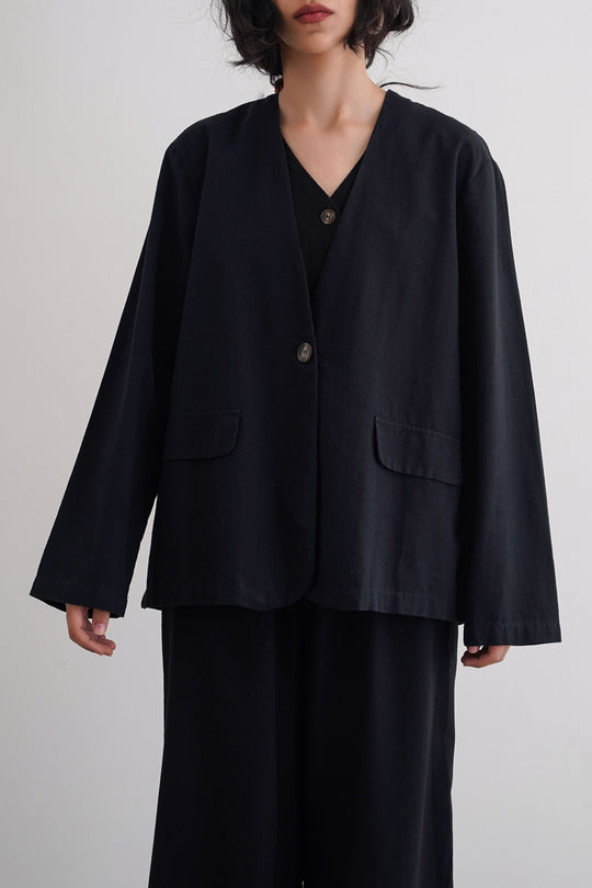 BLACK COLLARLESS LINEN BLAZER