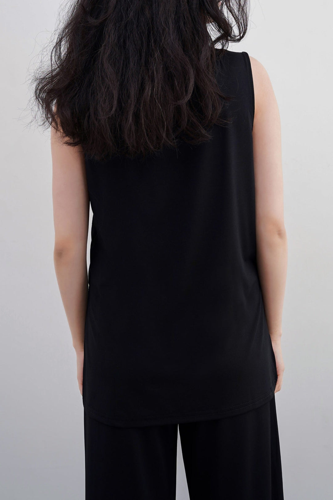 BLACK OFF-DUTY STRETCHY TOP