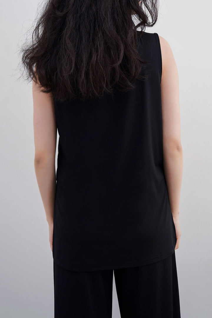 BLACK OFF-DUTY STRETCHY TOP