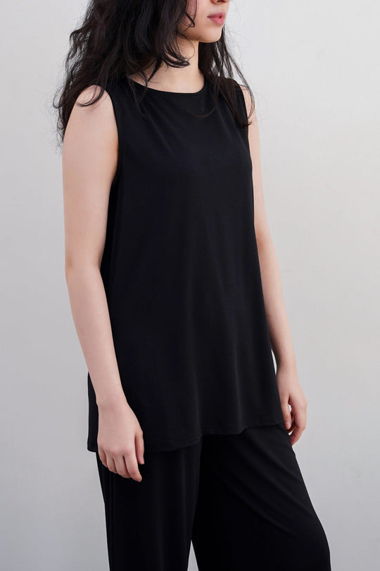 BLACK OFF-DUTY STRETCHY TOP