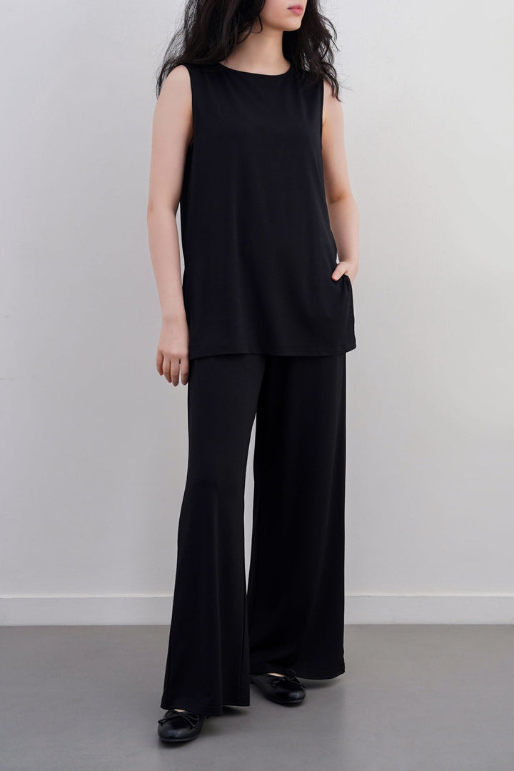BLACK OFF-DUTY STRETCHY TOP