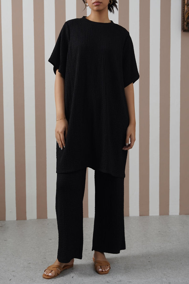 BLACK TEXTURED T-SHIRT TUNIC