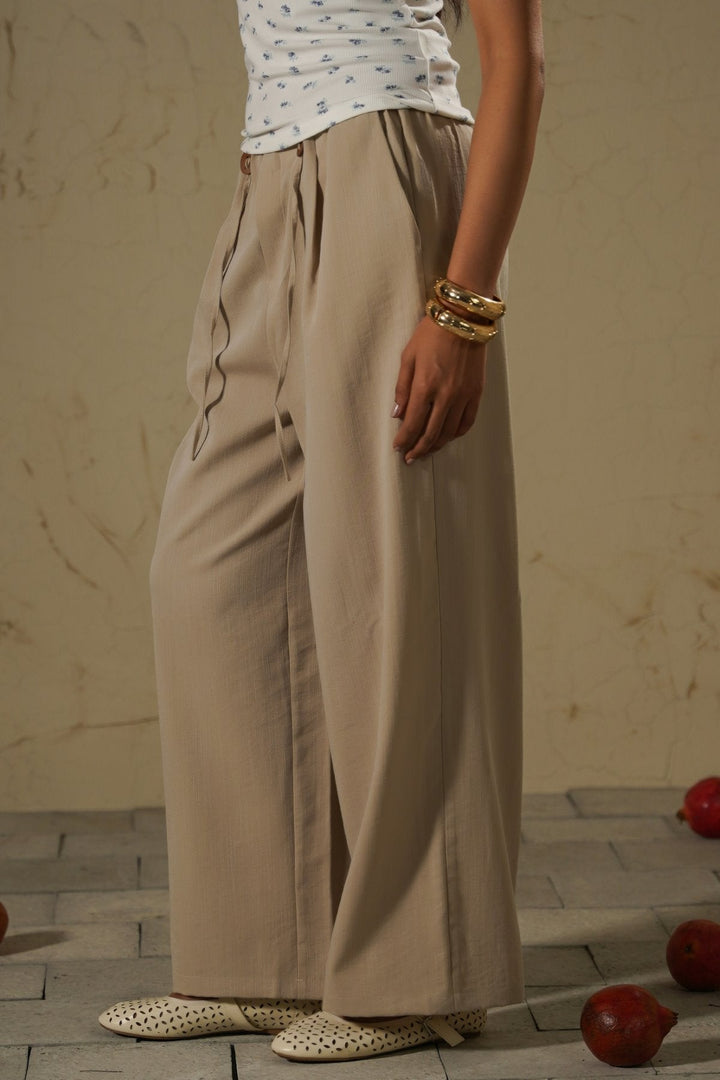 BEIGE PANTS WITH STATEMENT DRAWSTRING