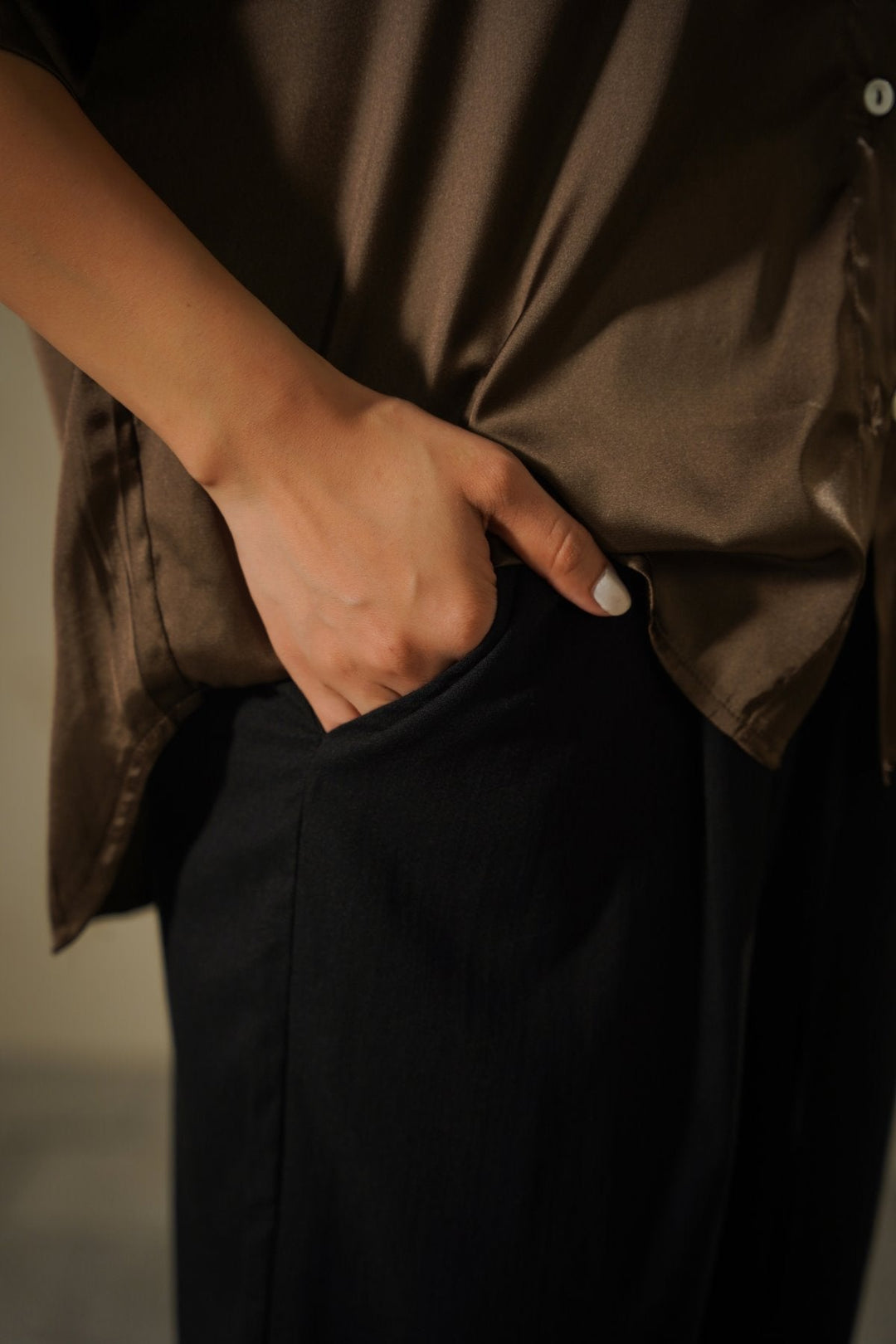 BLACK PANTS WITH STATEMENT DRAWSTRING