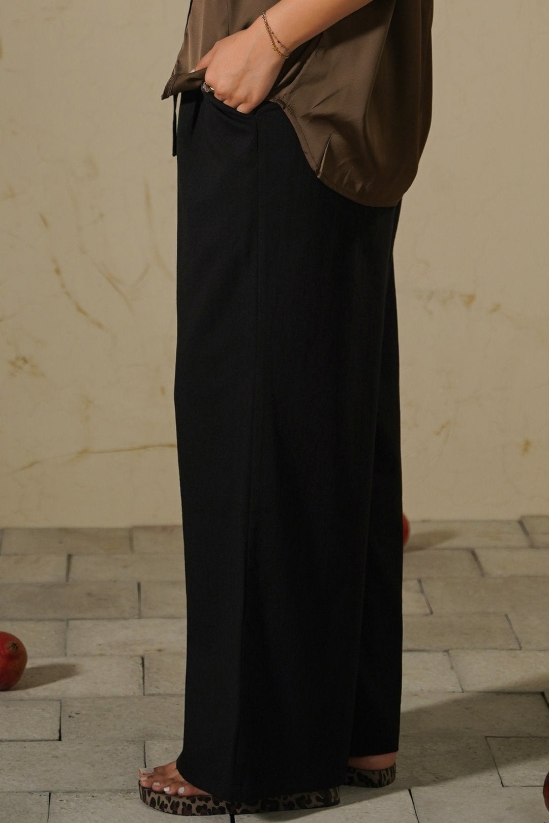 BLACK PANTS WITH STATEMENT DRAWSTRING