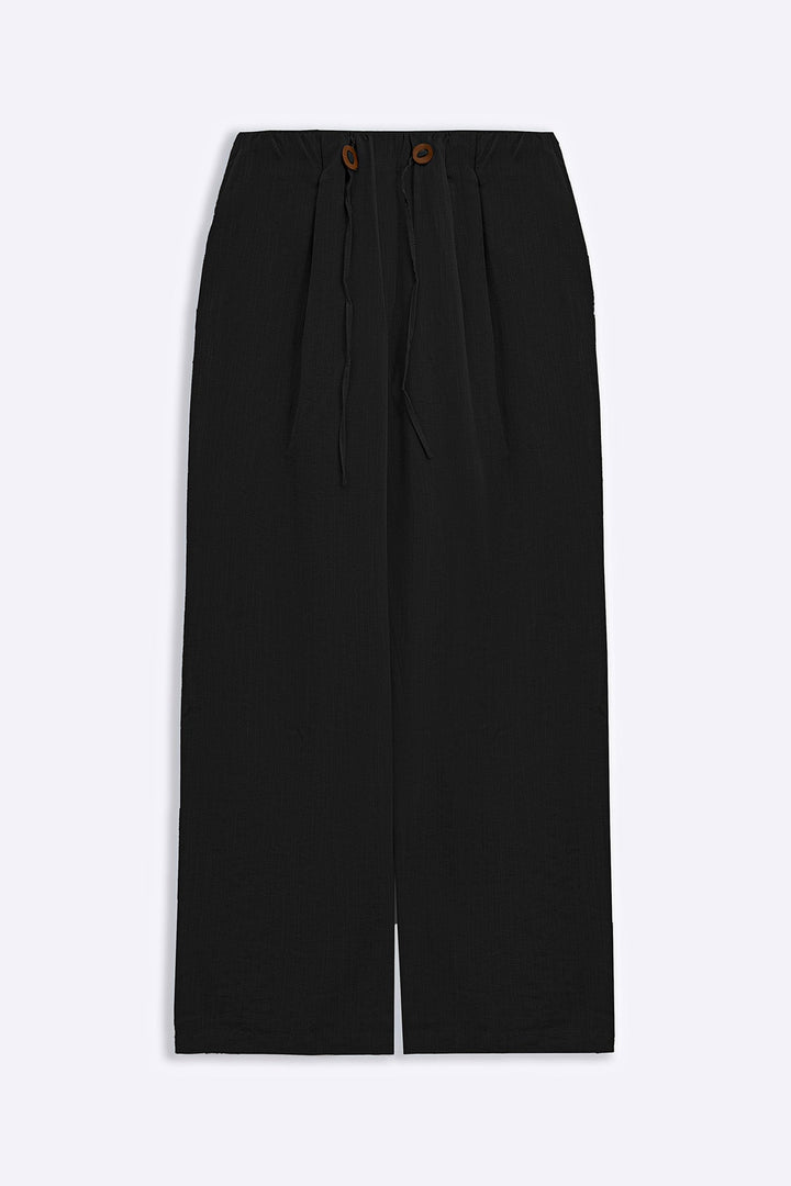 BLACK PANTS WITH STATEMENT DRAWSTRING