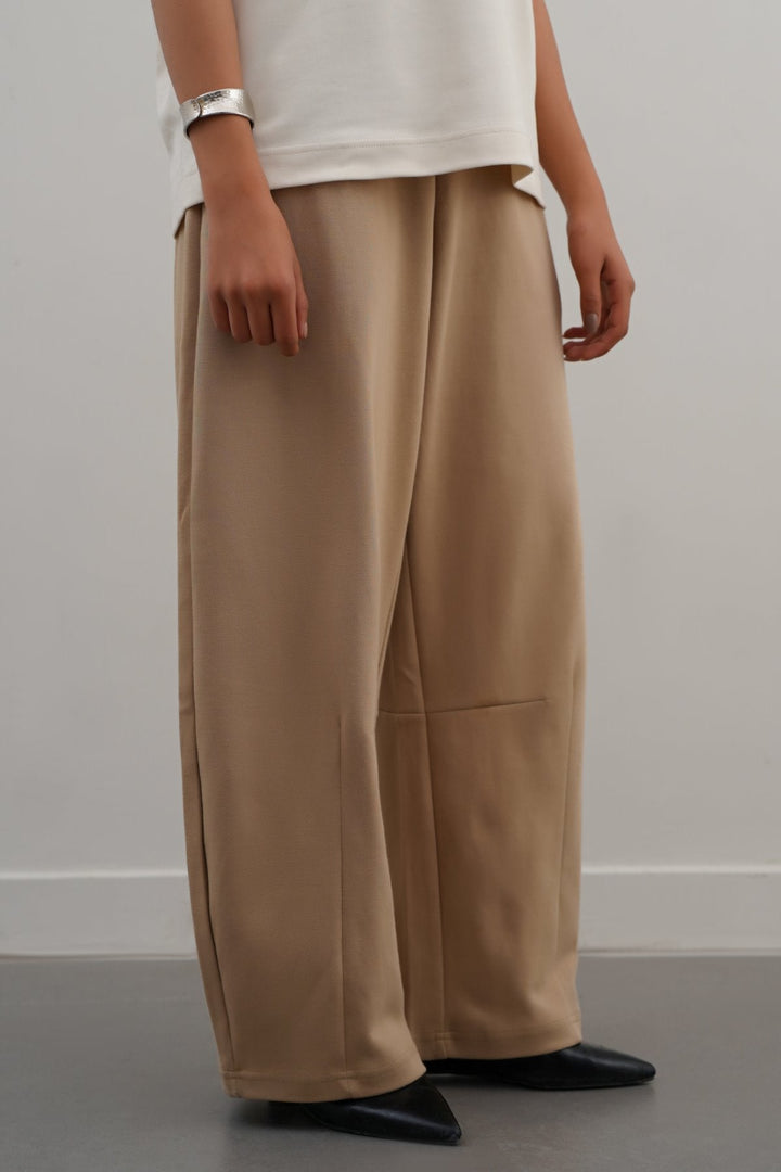 SAND KNITTED BARREL PANTS
