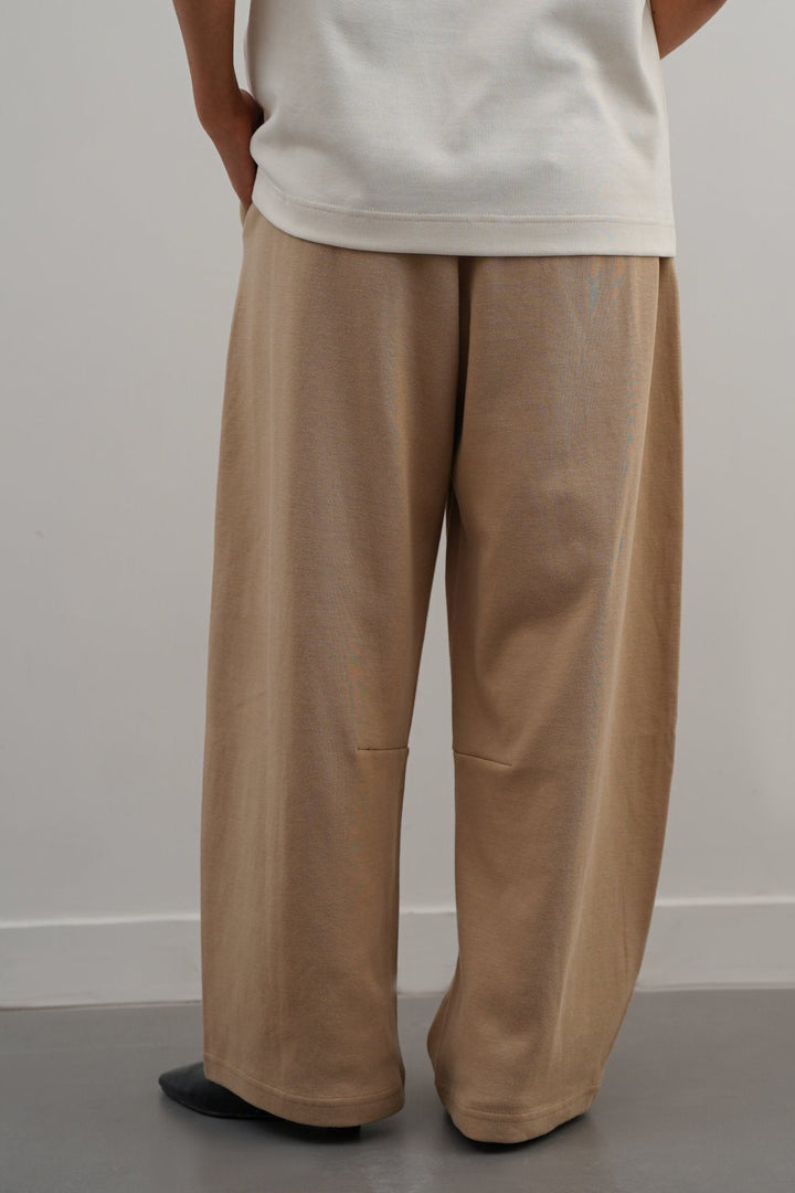 SAND KNITTED BARREL PANTS
