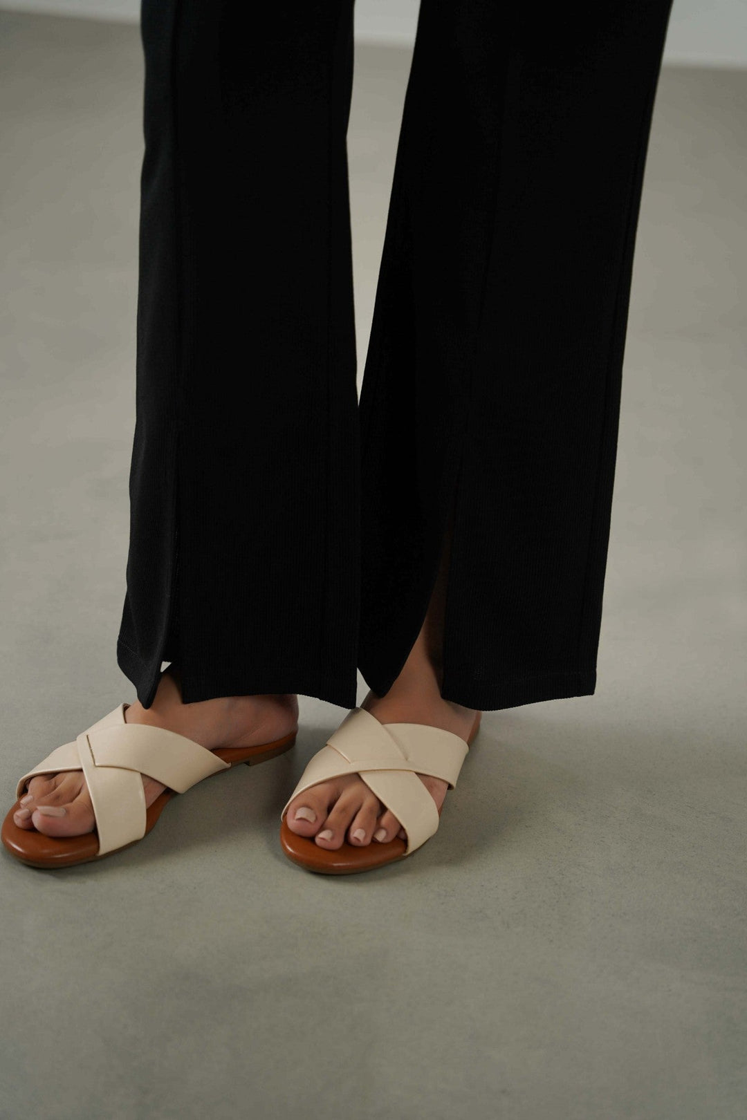 BLACK TAPERED SLIT PANTS