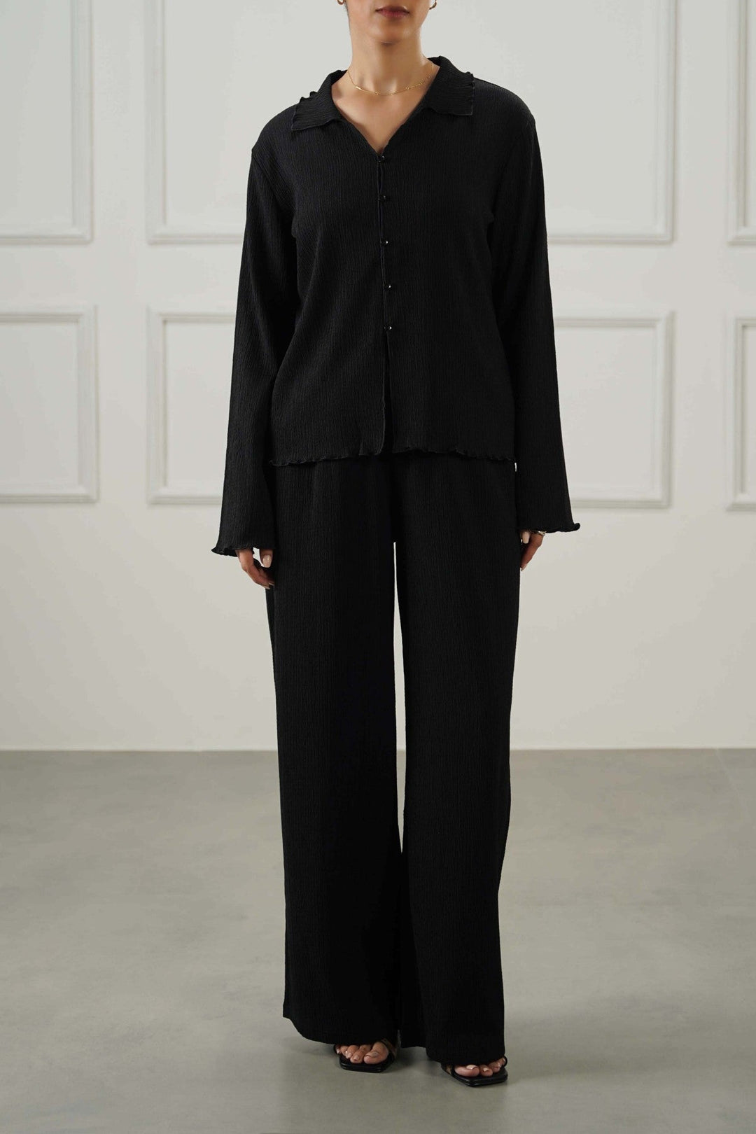 BLACK CRINKLE KNIT PANTS