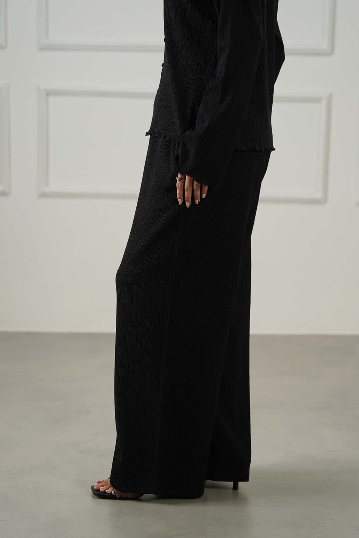 BLACK CRINKLE KNIT PANTS
