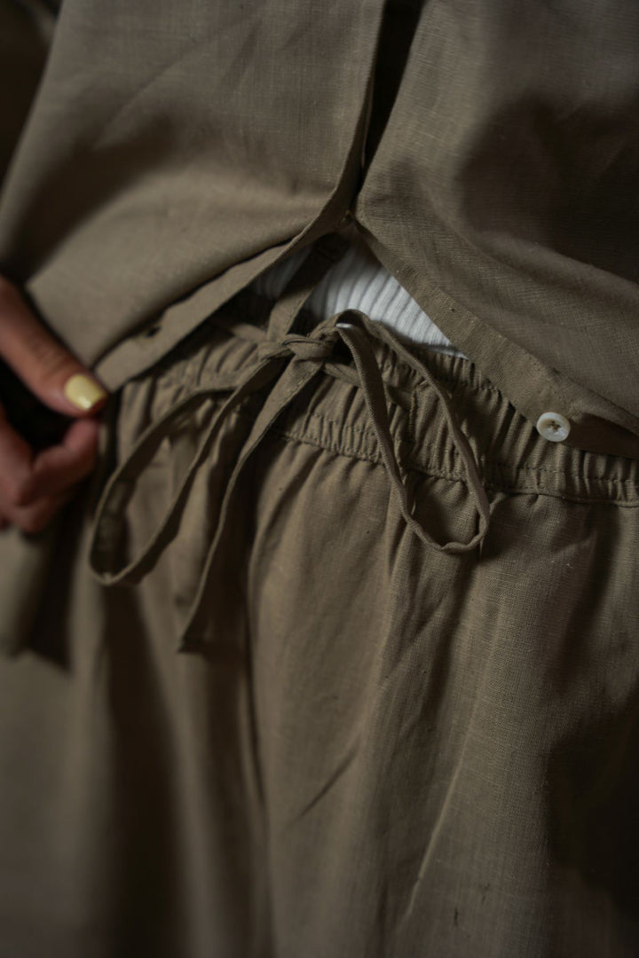 BEIGE ANKLE BALLOON PANTS